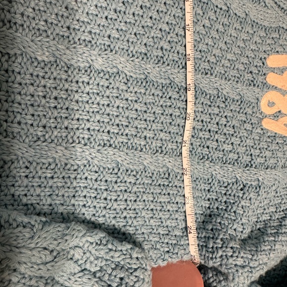 Taylor Swift Light Blue Cable Knit Cardigan - Picture 10 of 11